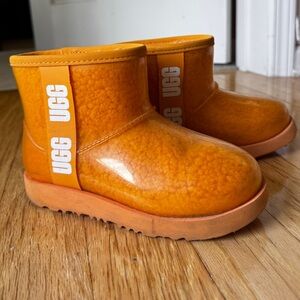 Kids classic clear UGG orange. Size US 1